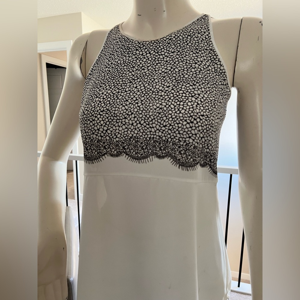 BCBGMaxAzria Monochrome Patterned Top - Picture 3 of 10